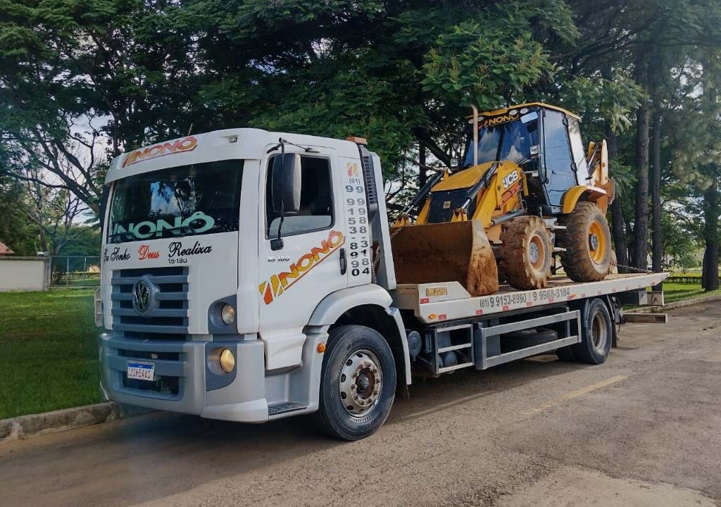 Foto Caminhão Plataforma carregado